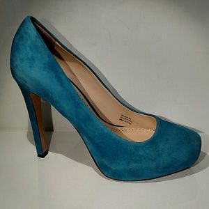 Pour La Victoire heels